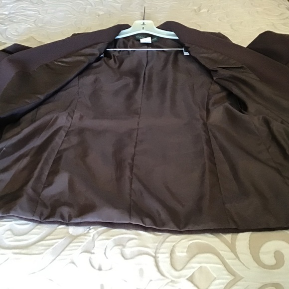 BEAUTIFUL BROWN PANT SUIT, 14 , fully lined both jacket and pants, very stylish - Picture 10 of 13